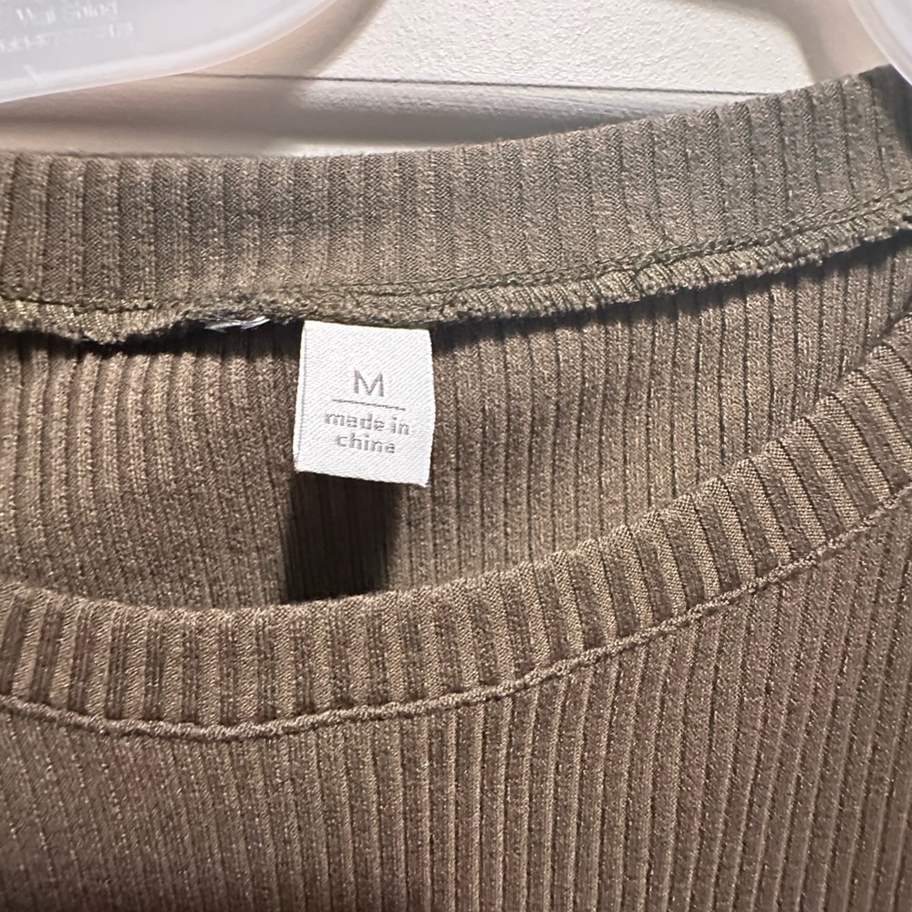 Olive Green Knit Top with Floral Puff Sleeves - Women - Picture 2 of 3